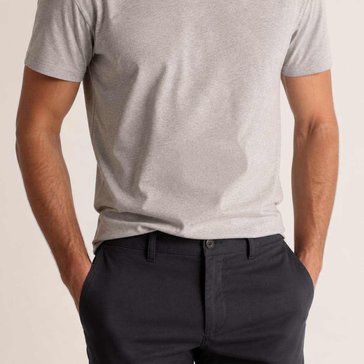 Le portefeuille discret disparaît sous un t-shirt